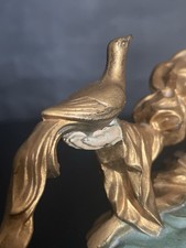 Antike Statue Frau Vogel