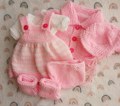 Handgestrickte puppenkleidung - handgestrickte,