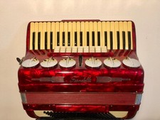 Scandalli Brevetto 120 Bässe 9 Register Rot mit Saxophonklappen spielbereit