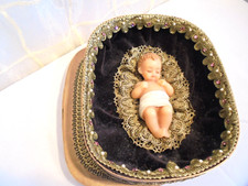 KLOSTERARBEIT FATSCHENKIND AUS WACHS IN SPANSCHACHTEL L/B/H=21/16/5,5 CM