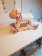 Schaukelschaf mit weichem Fell