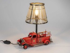 Tischlampe Feuerwehr Auto 32x37cm Metall Handarbeit antik Silber Schirm