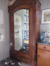 Schrank-Nußbaum ( Jugendstil ) 1 Kommode u.  2 Nachttische mit 3 Marmorplatten