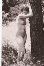 nackt am Baum stehend, Nachdruck einer alten Karte, Italien, Karten-Nr. 325