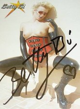 Lack Fetisch Betty Bi mit Korsett & Stiefel Akt Erotik original Autogramm
