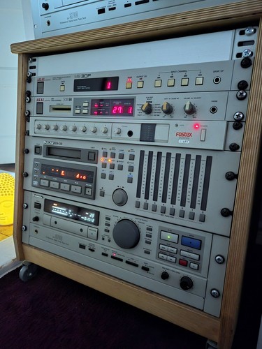 Akai xe8 vintage music studio - akai,