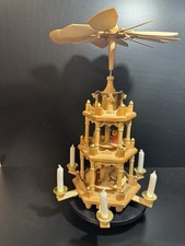 Traditionelle Tischpyramide