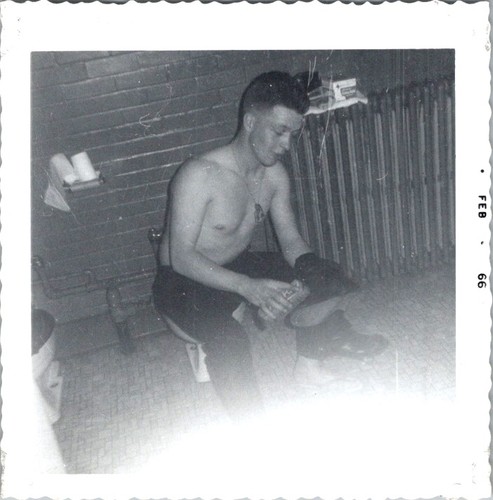 1966 korea soldier - soldier, polishing