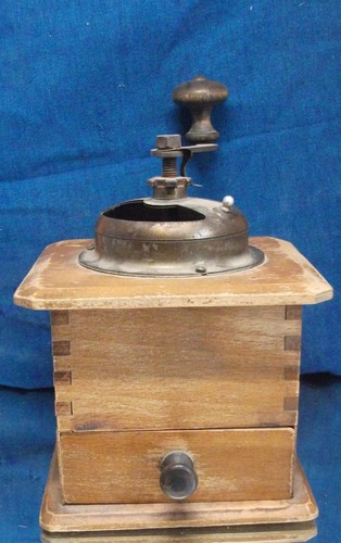 Alte kaffeemühle holz - alte,