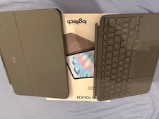 Logitech Combo Touch iPad Air