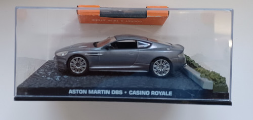 Aston martin james bond - james,