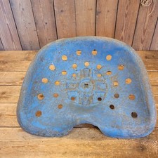 alter Sitz  Traktor Schlepper Sitz aus Eisen für Trecker