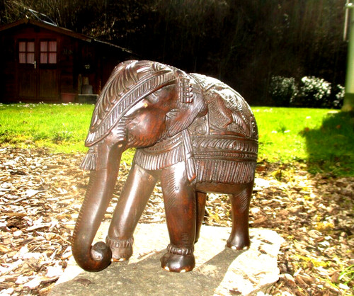 Elefant aus holz decke - elefant,