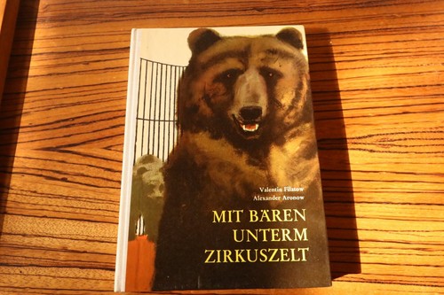 Mit bären unterm zirkuszelt - mit,