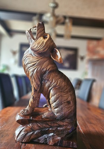 Wolf statue solid wood - wolf,