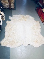 RINDERFELL,BULLENFELL,KALBFELL,CHROMFREI,DIREKT AUS GERBEREI, CREME-WEISS ,TOP!!