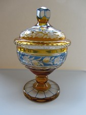 Alter Deckelpokal, farbiges