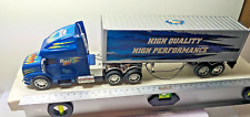 ca. 1:32 USA Truck mit Aufleger/Container, LED Licht, kein Antrieb, für Display