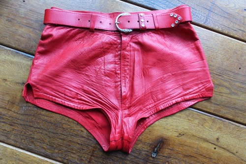 Anschmiegsame kurze rote