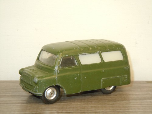 Bedford military ambulance - ambulance,
