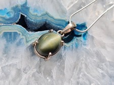 Chrysoberyll  mit Katzenauge in Silber gefasst + Silberkette          (A29