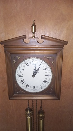 Alte mechanische wanduhr - alte,