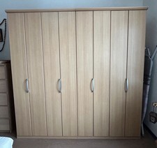 Schlafzimmer Kleiderschrank