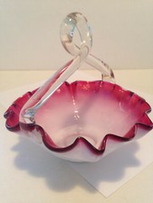 Alte Glas Schale mit Henkel, rosa  Opalinglas 19 Jh.m mundgeblasen