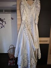 Hochzeitskleid  mit lange Schleppe  langer Arm Gr. 38 Farbe Weiß Perlenstickerei
