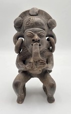 museale Figur Maya Todespfeife