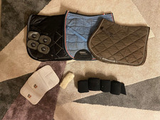 ? 3x Eskadron Schabracken im Set – Dressur & Vielseitigkeit + 4 Bandagen ?