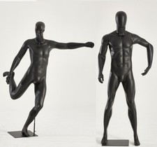 Sportliche Schaufensterpuppen Mann oder Frau Basketball Fußball Fahrrad position