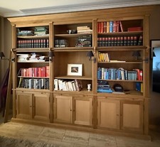 Bücherregal massiv mit Leiter und Leuchten