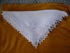 antik  Tischdecke Tischtuch weiß mit wunderschöner Spitze ca 86 x86 cm.