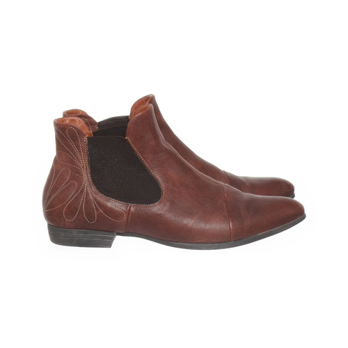 Think chelsea boots - think!,,
