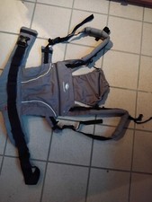 Kindertrage der Marke 'manduca' in Grau mit schwarzen Gurten, nahezu neuwertig