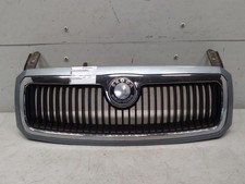 Skoda Fabia 1 6Y original Kühlergrill mit Rahmen LF7U Stonegreymetallic BJ2004