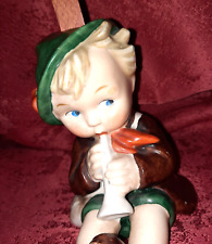 Rarität GOEBEL alte Sammel-Figur Junge mit Flöte INKLUSIVE HUT-FEDER (fehlt oft)