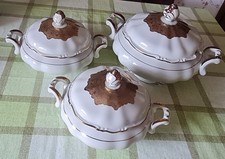 Suppenterrinen mit Deckel