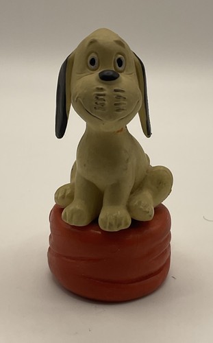 Kunststofffigur wum sitzend - kunststofffigur,