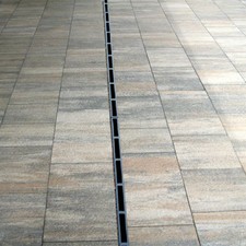 SCHLITZRINNE 2 cm ENTWÄSSERUNGSRINNE BODENRINNE ENTWÄSSERUNGSKANAL █▬█ █ ▀█▀