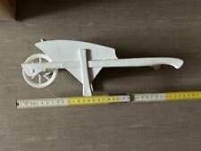 Garten Deko sechs mal sonne plus ein kleiner Schubkarren