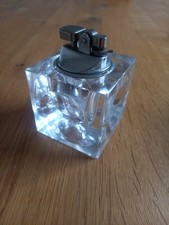 Tischfeuerzeug auf Glassockel