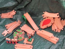 Brio Bahn Teile zur Auswahl  Holz Gleise Wagon Brücke Lok  Weiche Figur