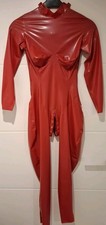 Roter, geklebter Latex Ganzanzug