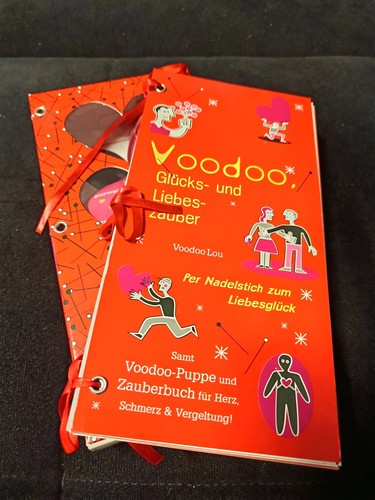 Voodoo puppe mit - voodoo, nadeln