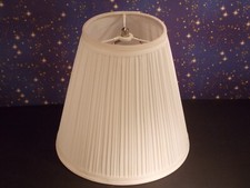 antiker Lampenschirm Stoff Plissee gefältelt weiß
