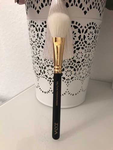 Zoeva aristo 132 luxe powder - 132,