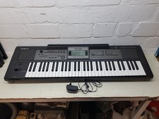 Roland E09 Keyboard Interactive Arranger mit Netzteil für Bastler, ungeprüft