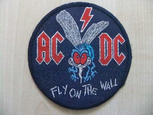 Fly the wall - on,